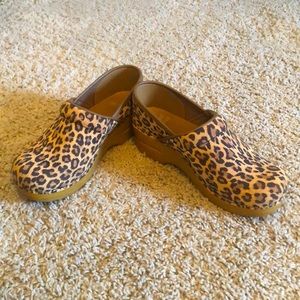 Dansko 39 professional leopard clogs